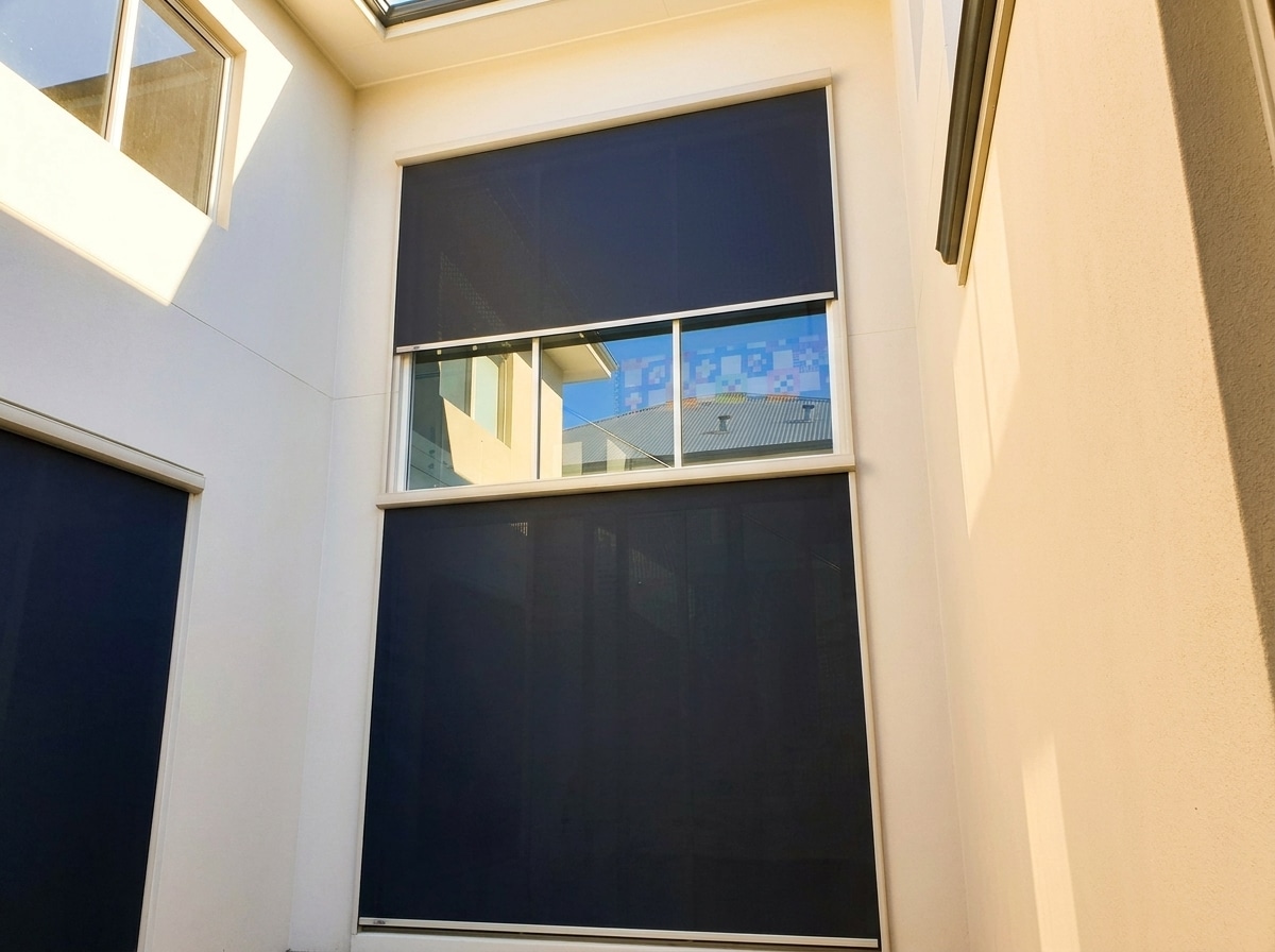 NSS Luna outdoor window blind mounted outside the glass